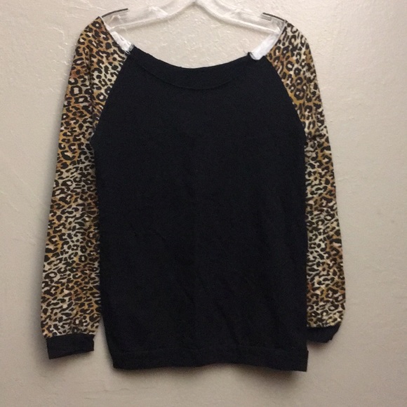 Oversized black sweater with cheetah arms - Picture 1 of 3